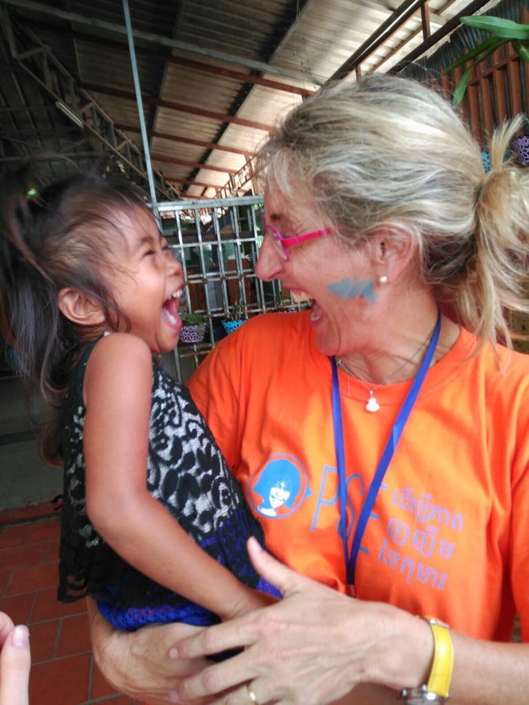 Begoña and a little girl roar with laughter