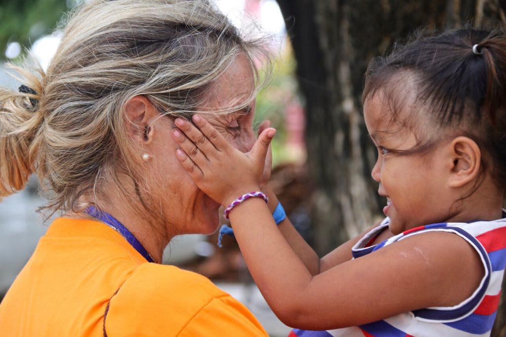 Begoña and a little girl playing