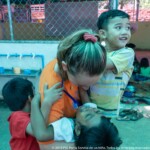 A los niños les gusta subir a los monitores tanto como a los toboganes!