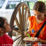 Les enfants doivent être accompagnés dans tous les aspects de leur vie, même les plus élémentaires comme le fait de se nourrir.