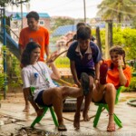 Marina et Olivia augmentent la difficulté du jeu afin que les Olympiades soient justes pour tous !