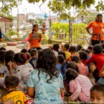 70 regards tournés vers leur moniteur, impatients de connaître la suite du conte.
