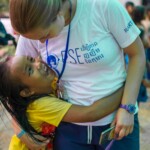 Moment of tenderness between Marta et a little girl from Sen Sok.